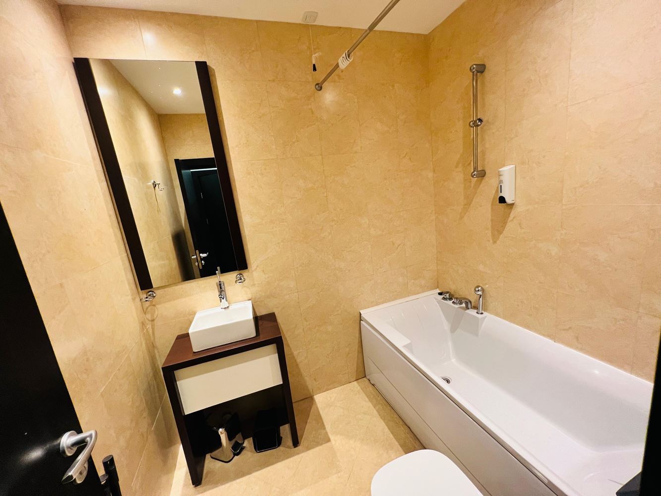 Spacious two-bedroom apartment with sea view in a luxury first-line complex in Sveti Vlas