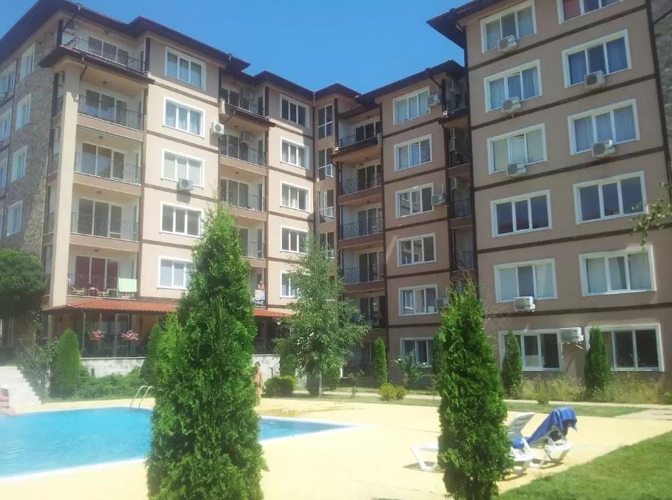 Spacious apartment with two bedrooms and sea view in Ravda