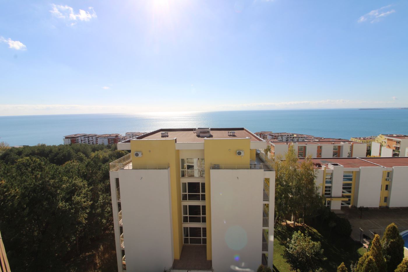 Panoramic studio with sea view in Sveti Vlas – impressive location, large-scale complex, and high-class investment