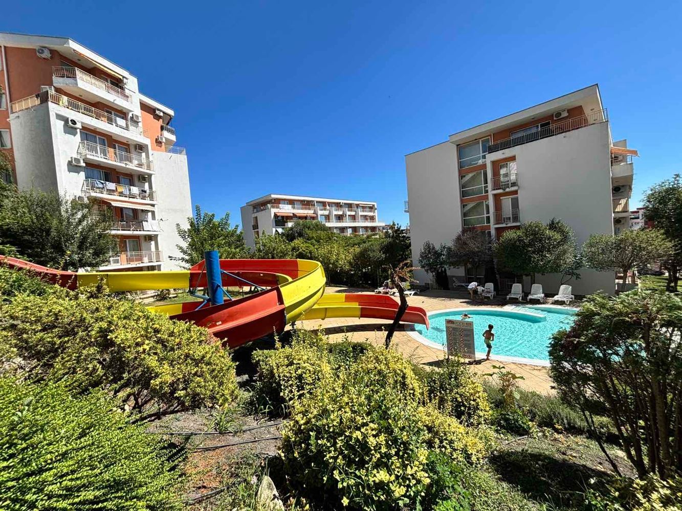 Apartment with a Beautiful Pool View in Sveti Vlas – Your Place for a Seaside Holiday