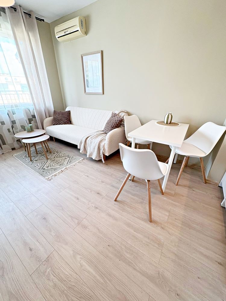 Stylish one-bedroom apartment with low maintenance fee in an excellent complex in Sunny Beach – ready to move in or for investment