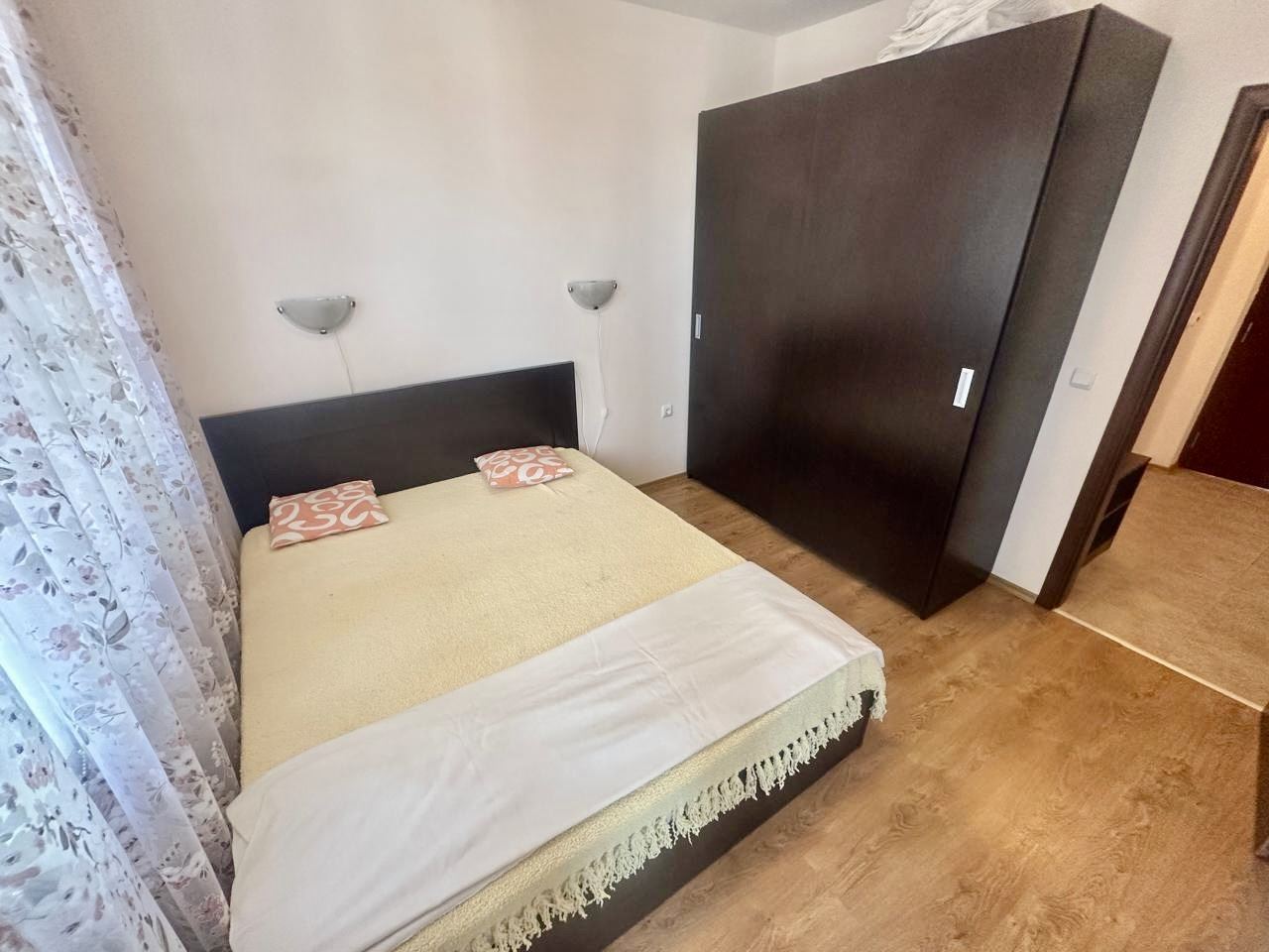 Spacious one-bedroom apartment with a view of the landscaped garden in Nessebar
