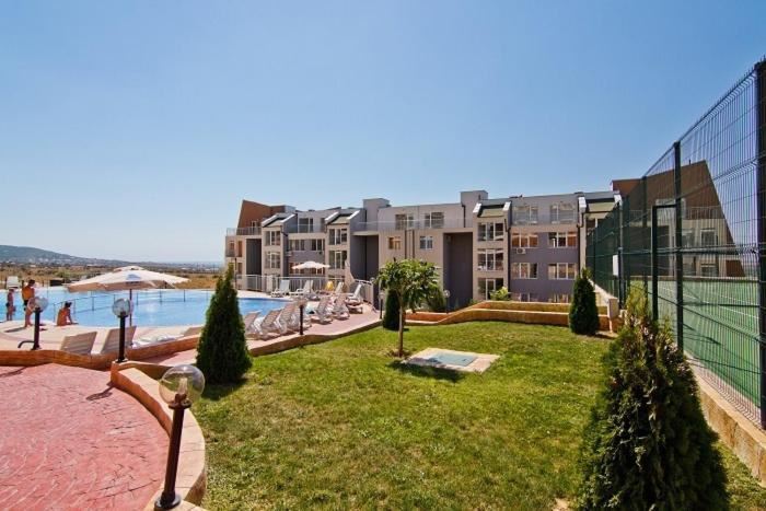 Small One-Bedroom Apartment with Direct Access to the Swimming Pool – A Cozy Property in a Complex with Extensive Facilities near Sunny Beach