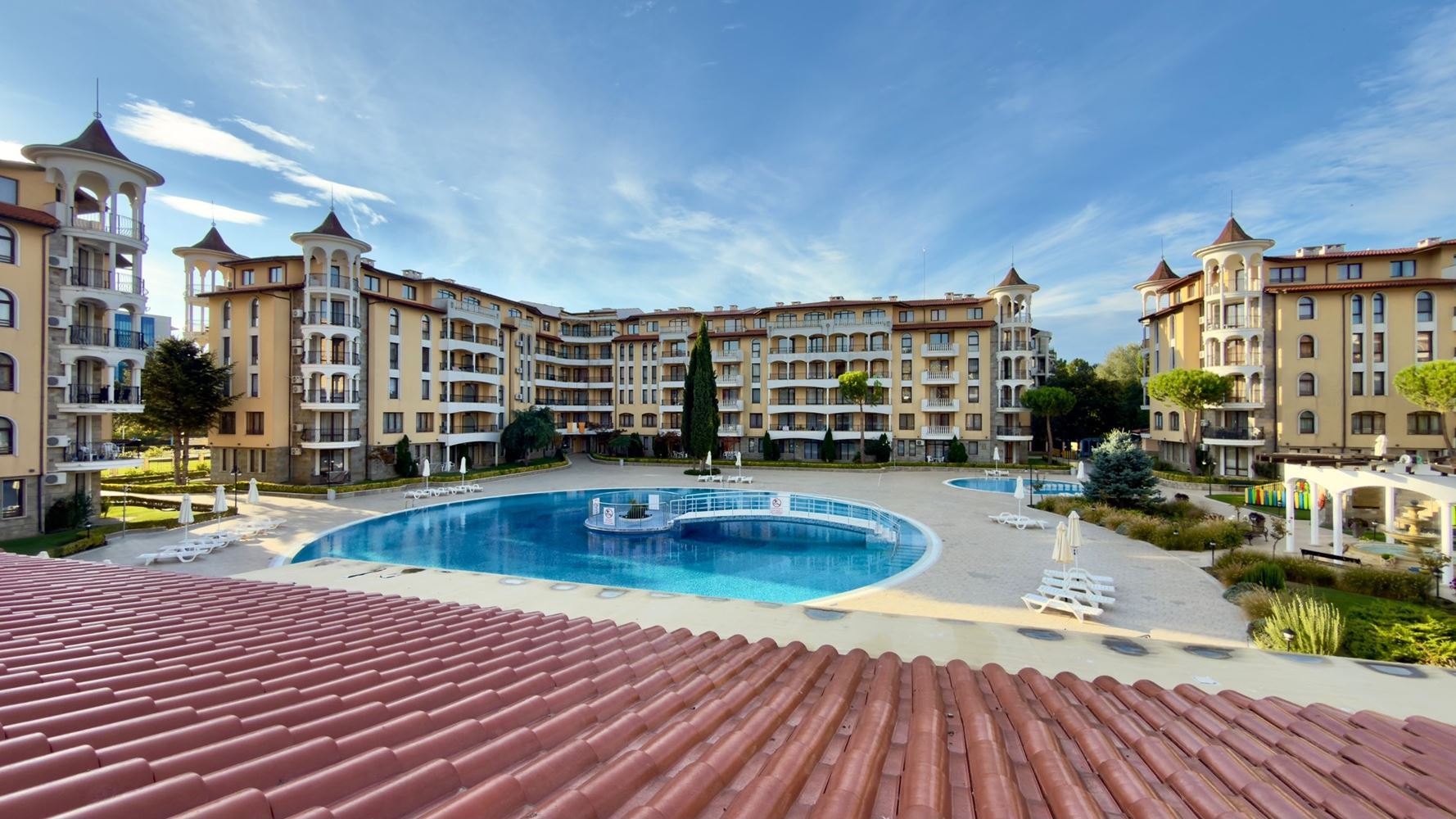 Spacious One-Bedroom Apartment with a Large Terrace and Pool View in Sunny Beach