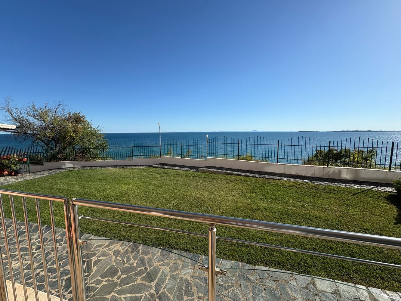 First Line in Sveti Vlas – Spacious One-Bedroom Apartment with Sea View