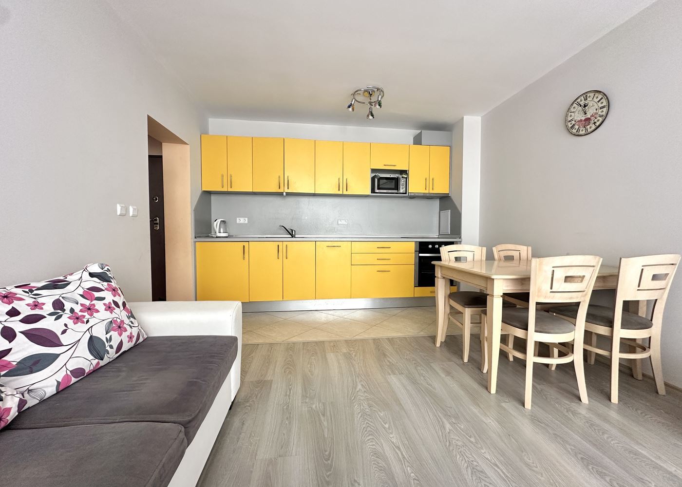 One-Bedroom Apartment 100 m from the Beach in Pomorie – Comfort, Convenience, and Sea View