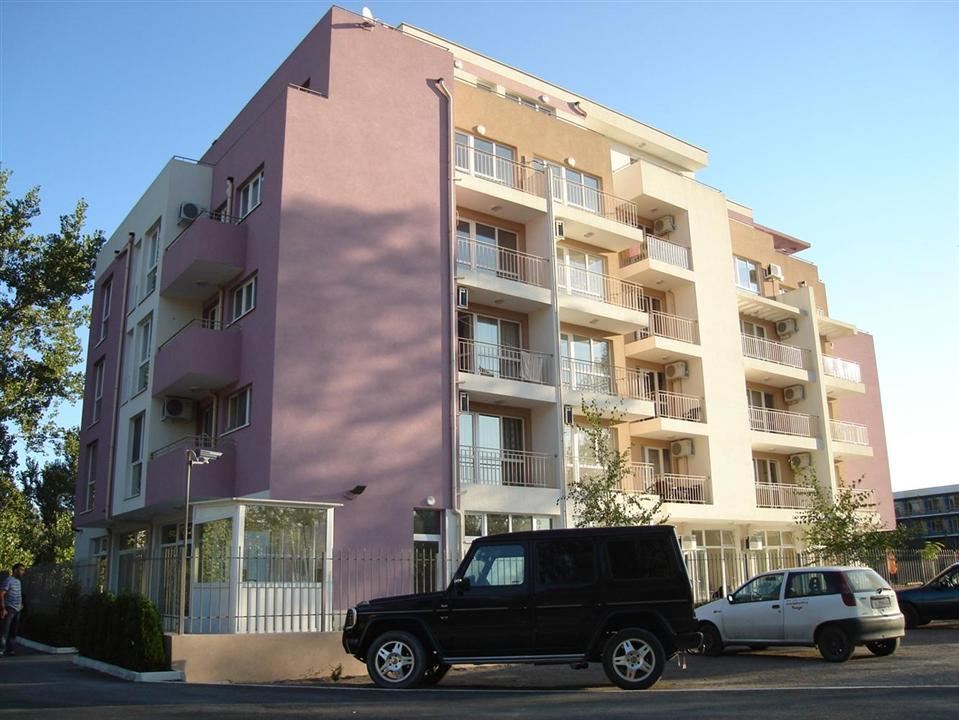 Stylish furnished studio in a year-round complex in Sunny Beach, 400 meters from the beach