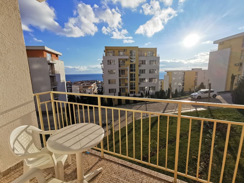 Two-bedroom apartment with sea panorama and private beach in a prestigious complex in Sveti Vlas