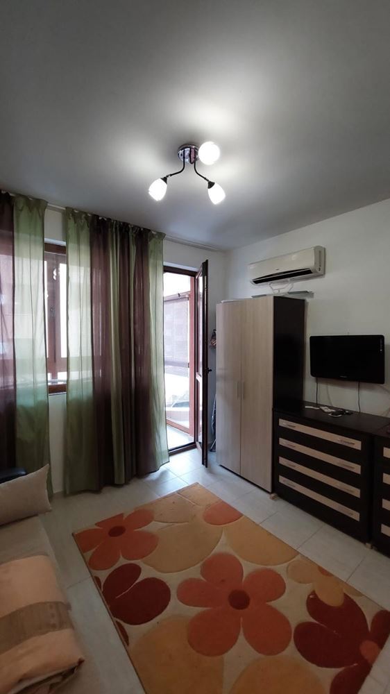 Furnished studio in the Old Town of Pomorie – 100 m from the sea, with a large glazed balcony and excellent location