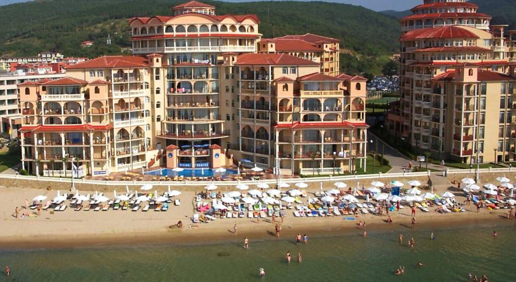 One-Bedroom Apartment with Breathtaking Panoramic Sea Views on the First Line in Elenite