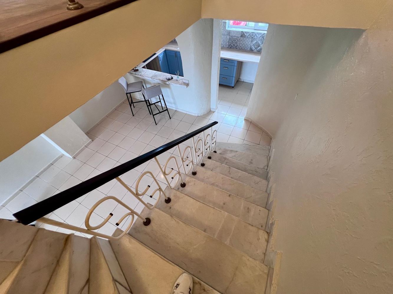 First-line sea property in Ravda – two-bedroom maisonette with sea view and private parking space