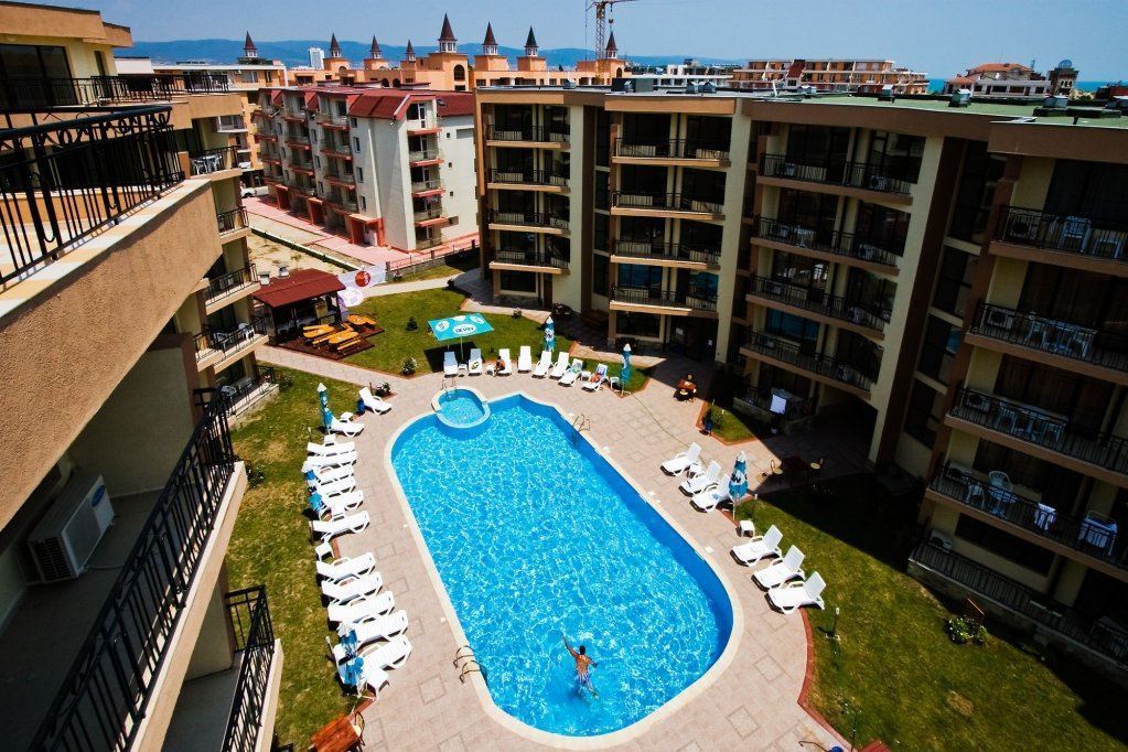 Spacious One-Bedroom Apartment in a Complex with a Swimming Pool and Excellent Amenities in Sunny Beach