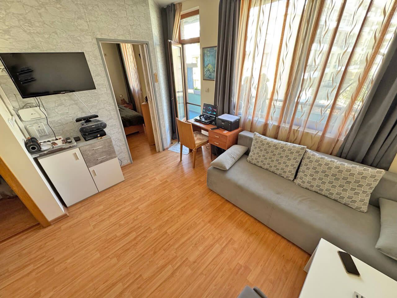 One-bedroom apartment in a complex with a seaside atmosphere on the first line in Sveti Vlas