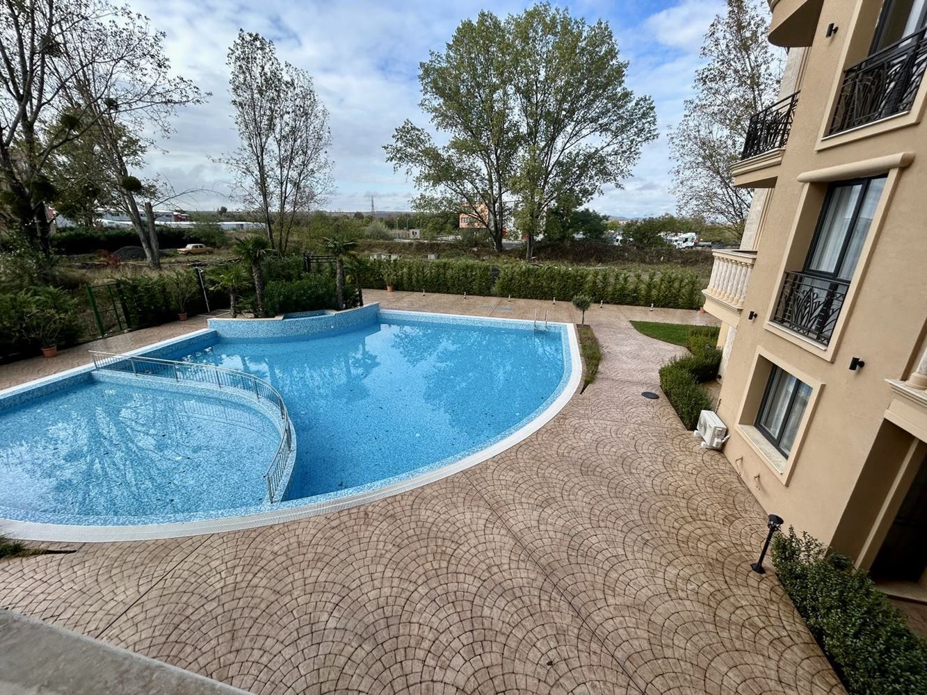 Two-Room Oasis in a New Luxury Complex in Sunny Beach – Pool View
