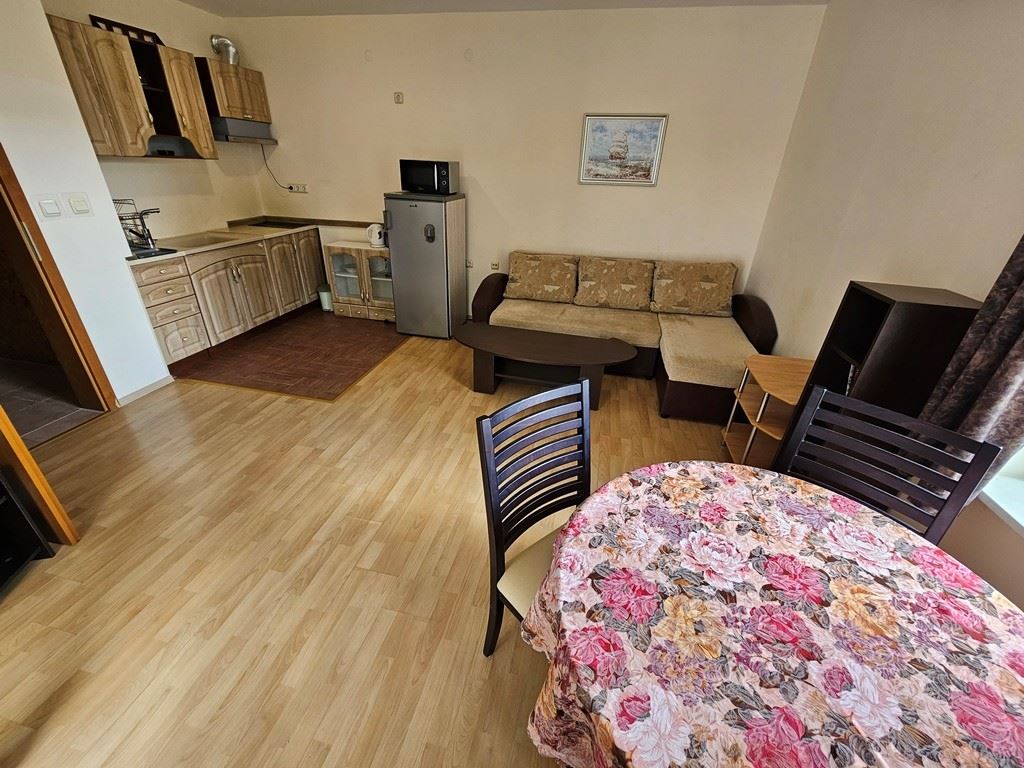 One-Bedroom Apartment on the First Line to the Sea in a Secure Complex in Elenite