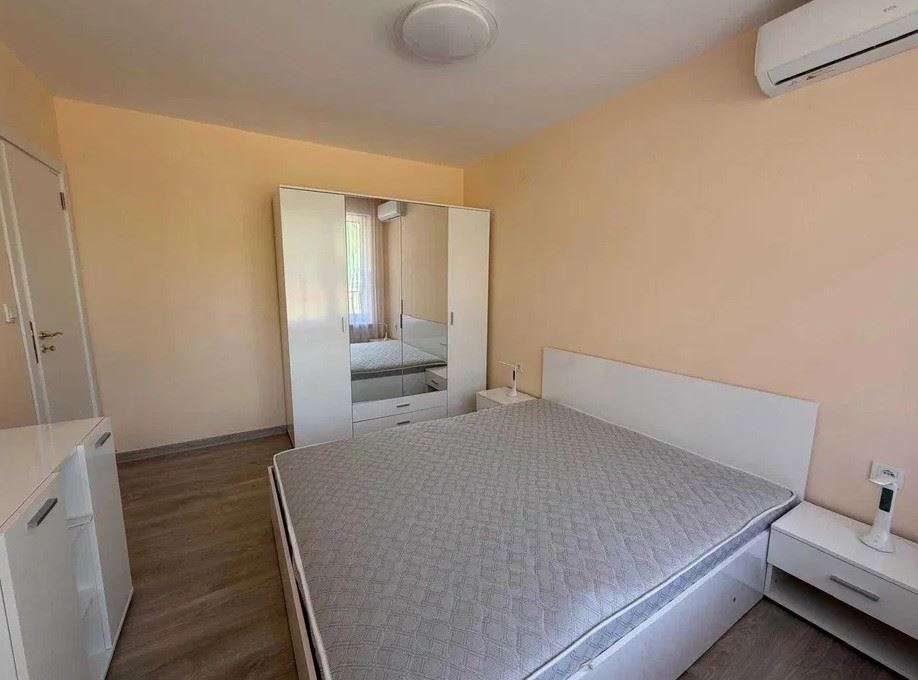 First-line apartment in Elenite – major renovation, residential electricity and direct beach access