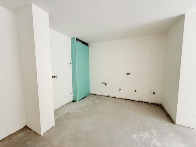 Two-bedroom apartment with private garden and two parking spaces in a new luxury building in the heart of Burgas