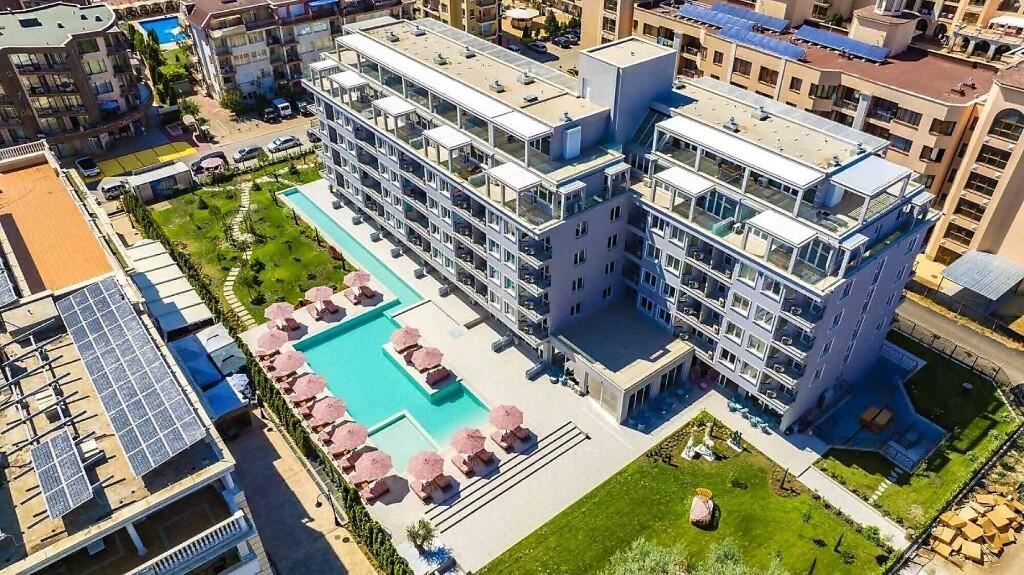 Sunny Beach – new two-bedroom apartment with large terrace and pool view