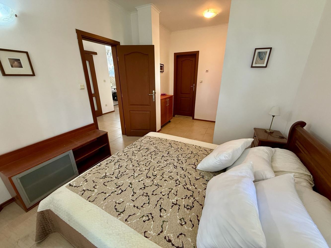 Cozy One-Bedroom Apartment with a Garden and Excellent Amenities in the Sunny Beach Area