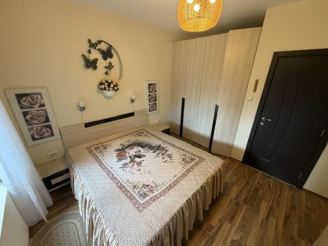 Spacious Three-Bedroom Apartment Close to the Sea with Excellent Complex Facilities