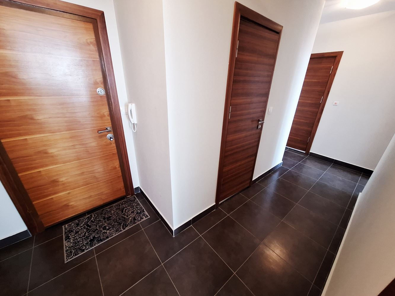 Spacious two-bedroom apartment with parking space only 200 meters from the sea in Sveti Vlas