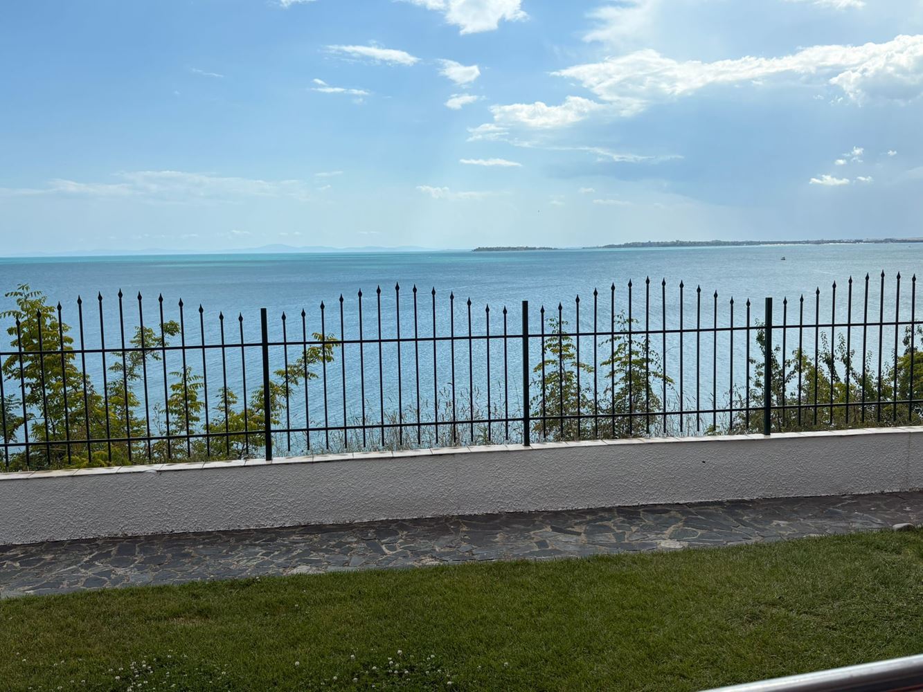 One-Bedroom Apartment with Direct Sea View in Sveti Vlas – Comfort, Tranquility and Resort Lifestyle