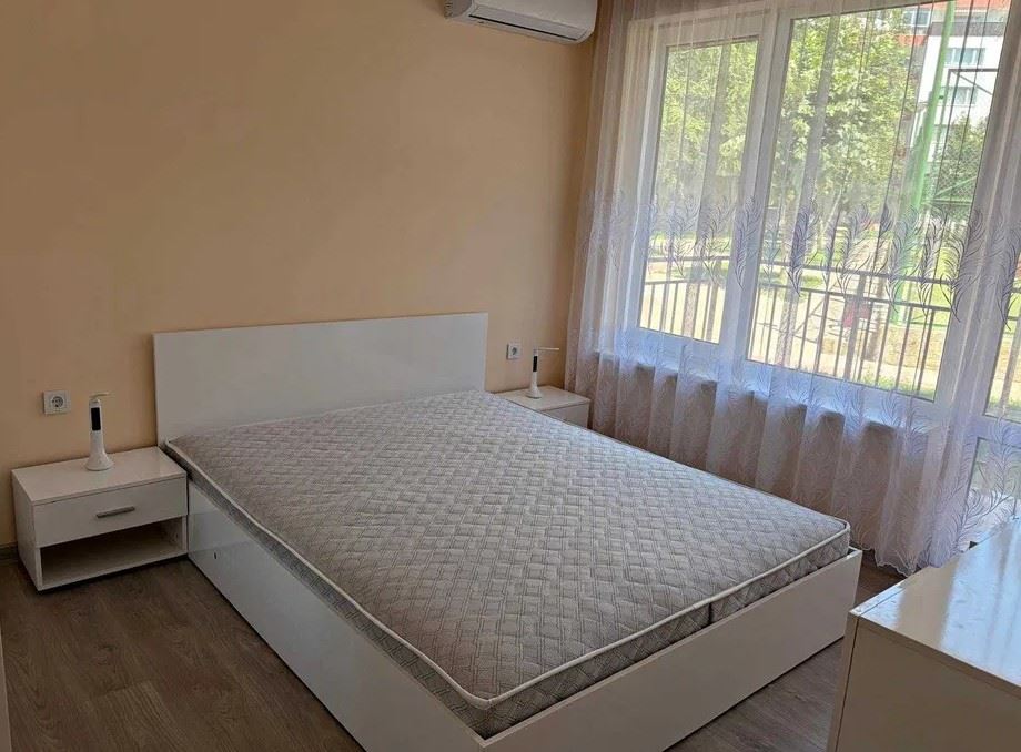 First-line apartment in Elenite – major renovation, residential electricity and direct beach access