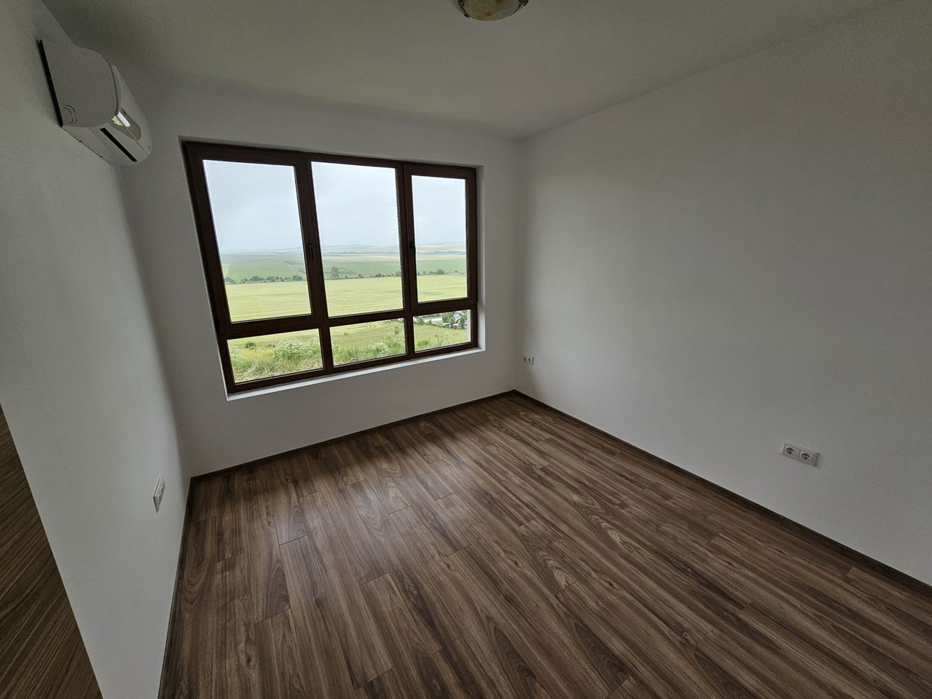 One-bedroom apartment with panoramic view in a peaceful complex near Aheloy
