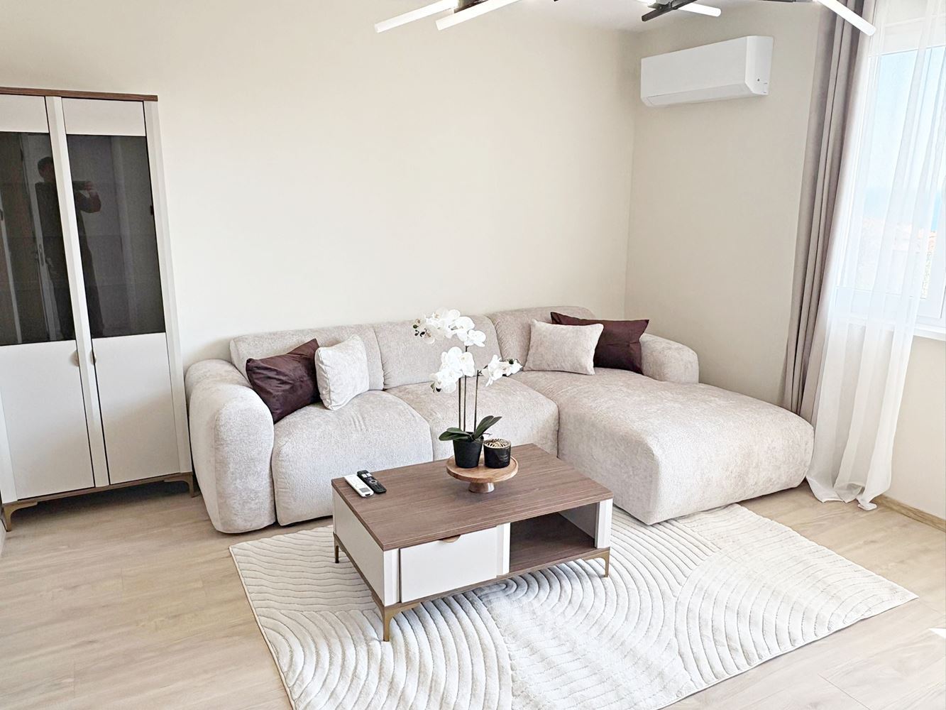 Two independent residential spaces with sea view in the center of Sveti Vlas – designer interior and private parking space