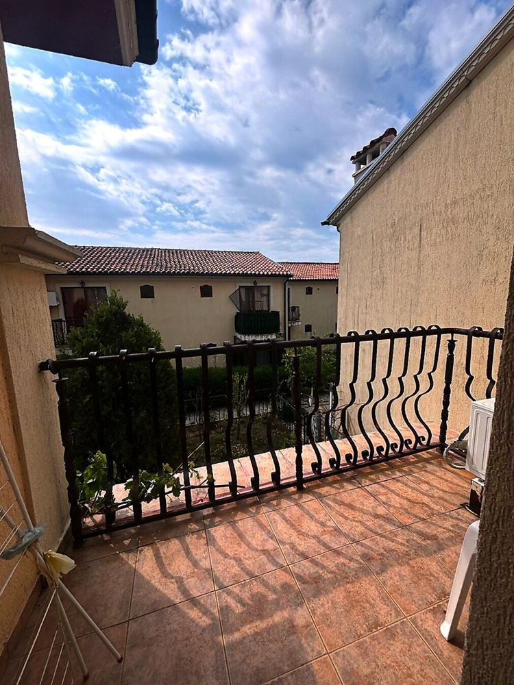 Bright One-Bedroom Apartment with a Large Terrace and Greenery Views in Elenite