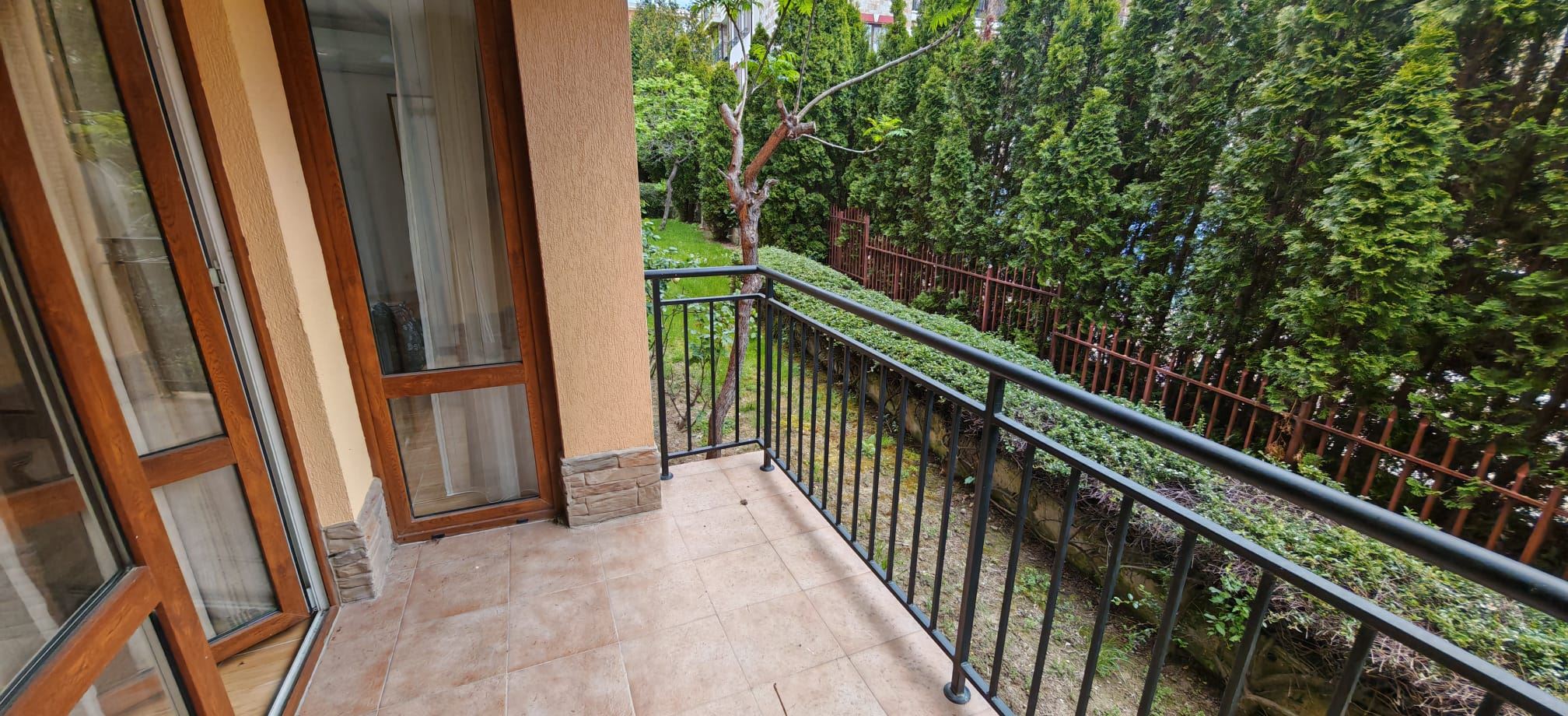 Spacious two-bedroom apartment with pool view and excellent amenities in the complex