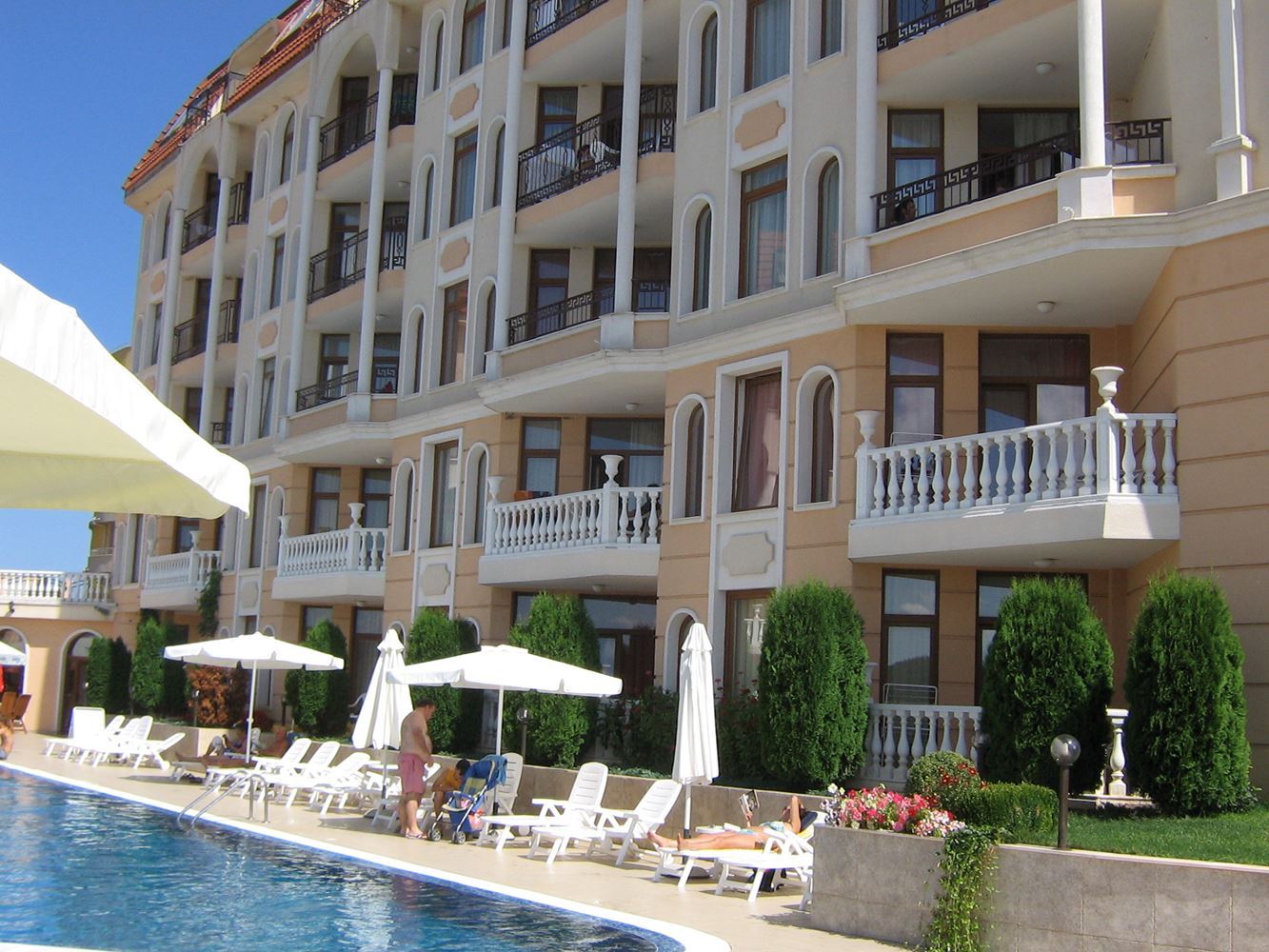 First line to Butamyata Beach! Furnished one-bedroom apartment with partial sea view in Sinemorets