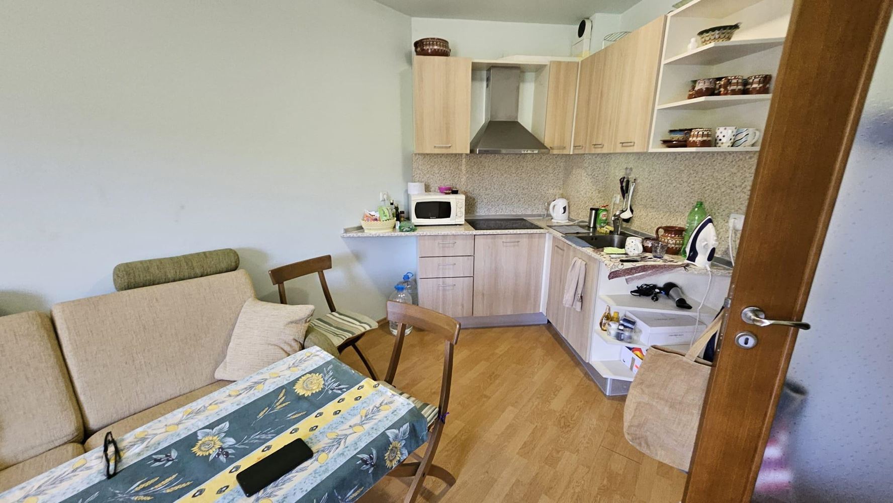 Sea panorama and comfort just 100 meters from the beach! Furnished one-bedroom apartment in a complex in Byala