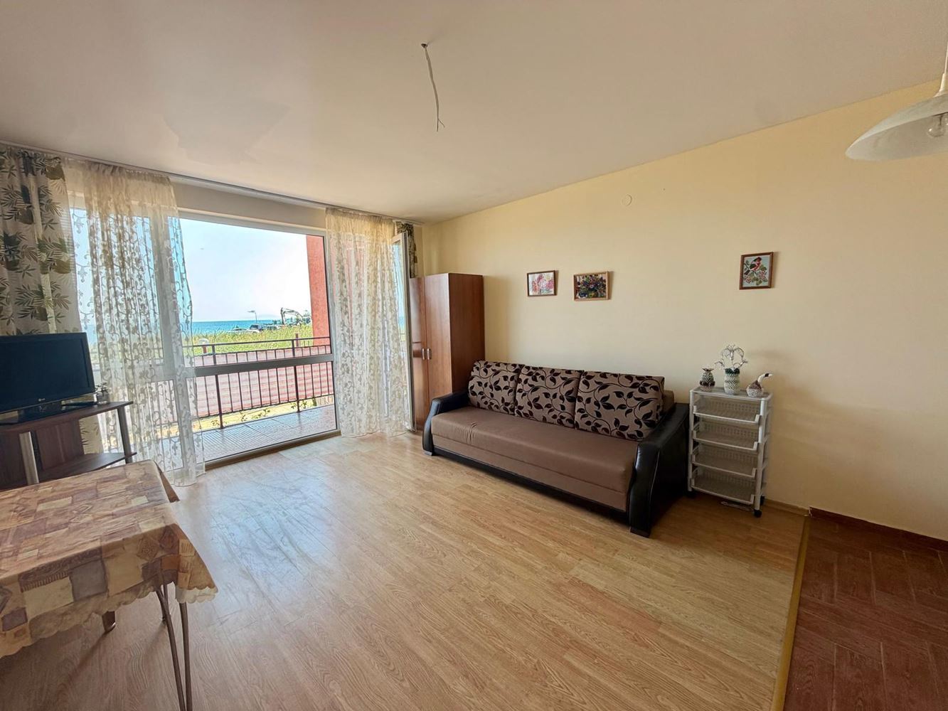 Furnished Studio with Panoramic Sea View in Ravda, Just 50 Meters from the Sea