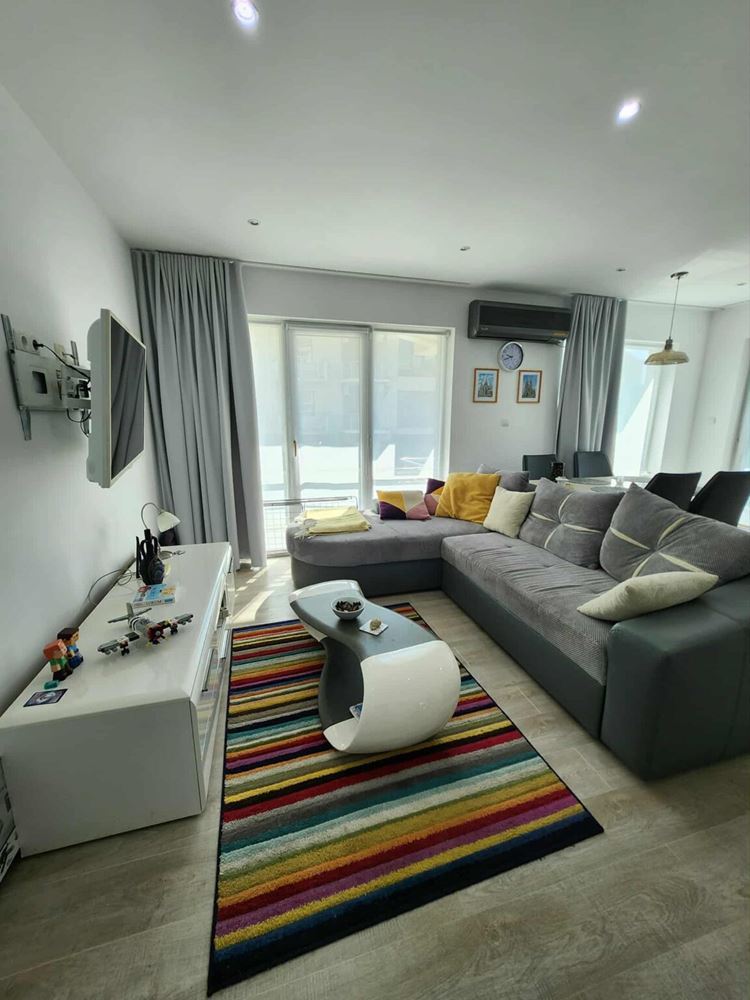 Two-bedroom apartment with pool view in Sveti Vlas – comfort, style and excellent location
