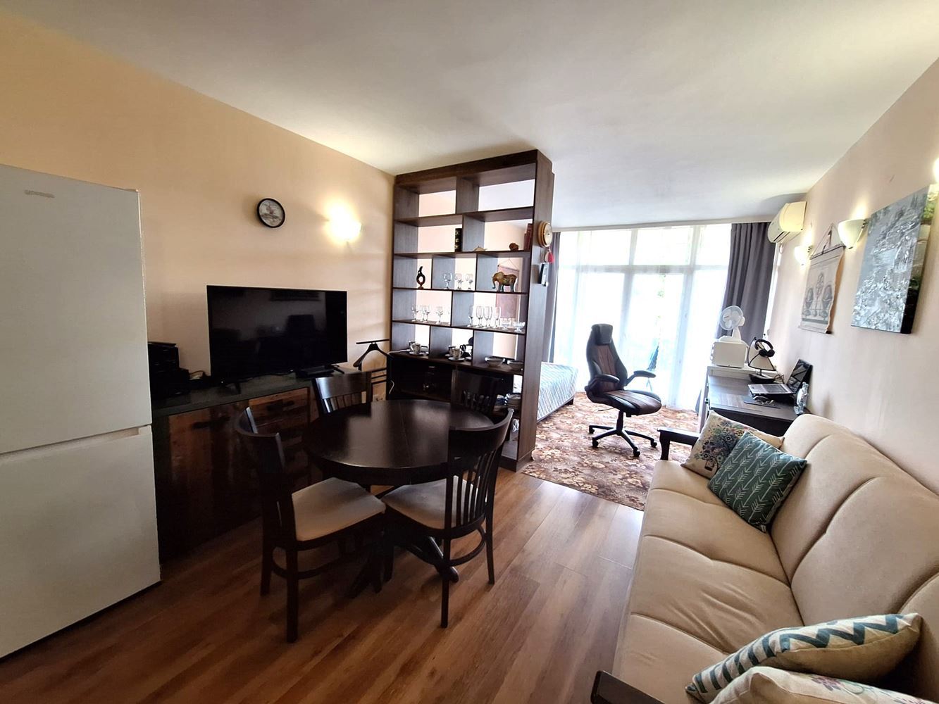 Spacious and Fully Furnished One-Bedroom Apartment Near the Beach