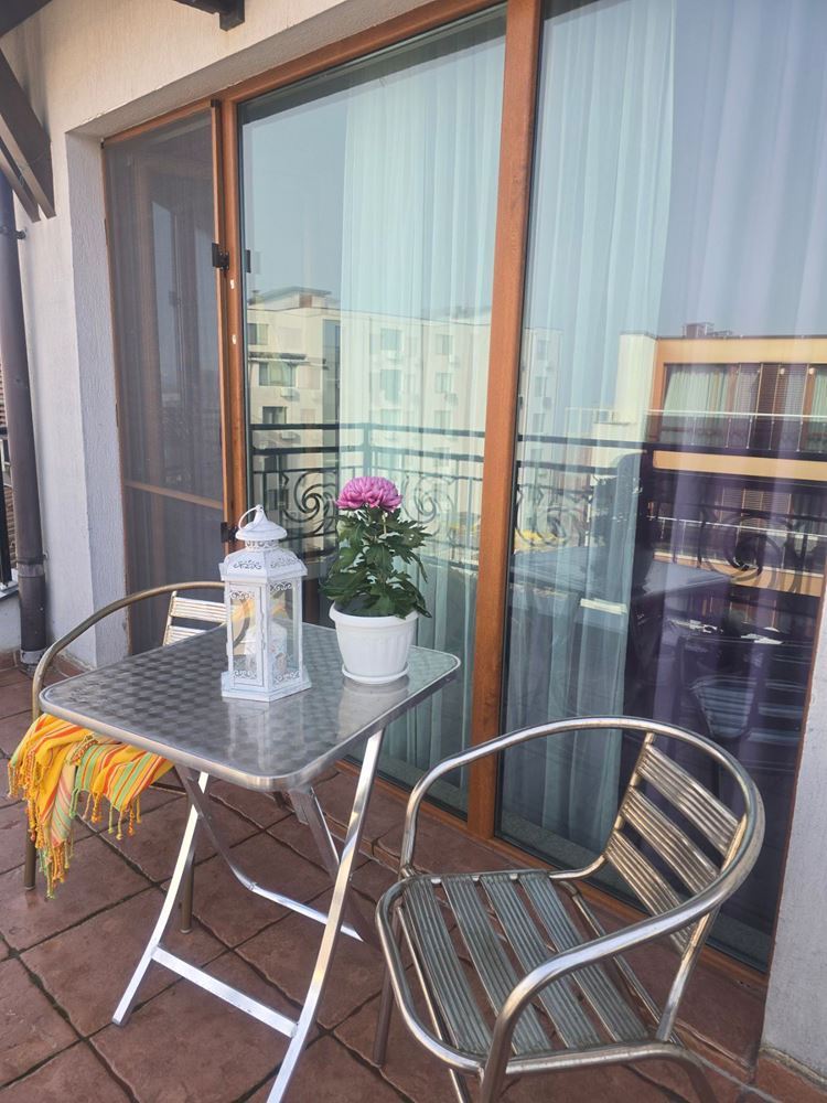 Spacious three-room apartment with sea view in Pomorie – 50 meters from the sea