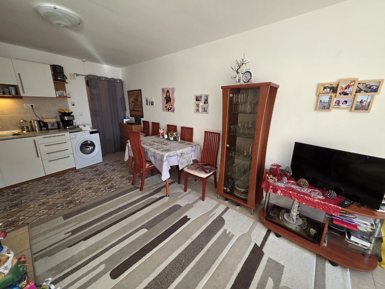 Spacious apartment with two bedrooms in a cozy complex 300 meters from the sea in Ravda