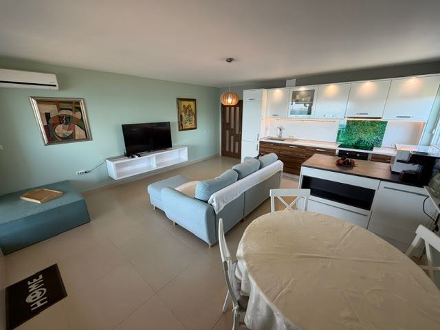 Spacious Apartment with 2 Bedrooms on the First Sea Line with Frontal Panoramic Sea View