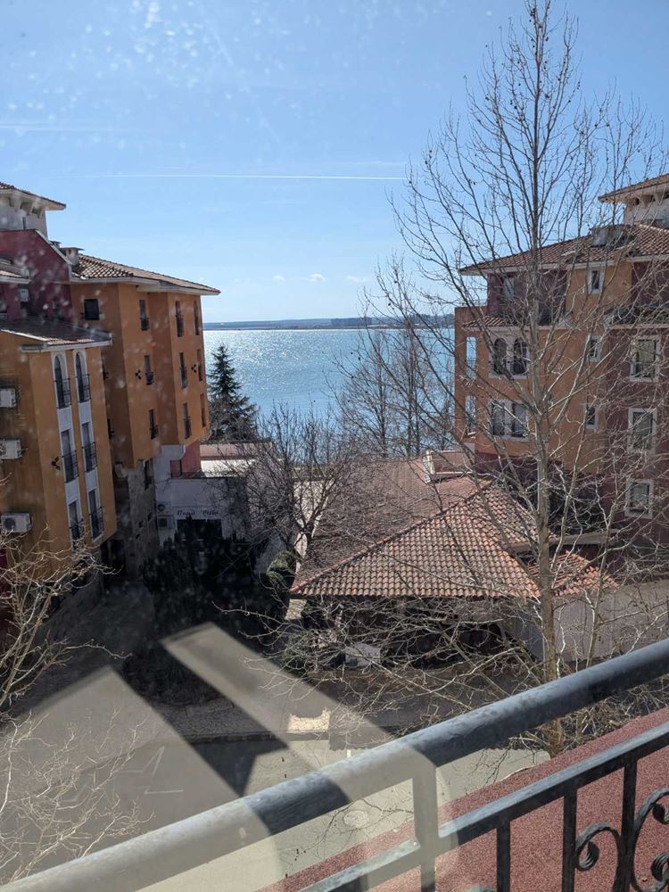 One-bedroom apartment with direct sea view in a luxury first-line complex in Aheloy