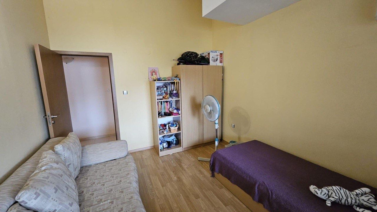 Spacious three-room apartment in Sveti Vlas – only 100 m from the beach and the marina
