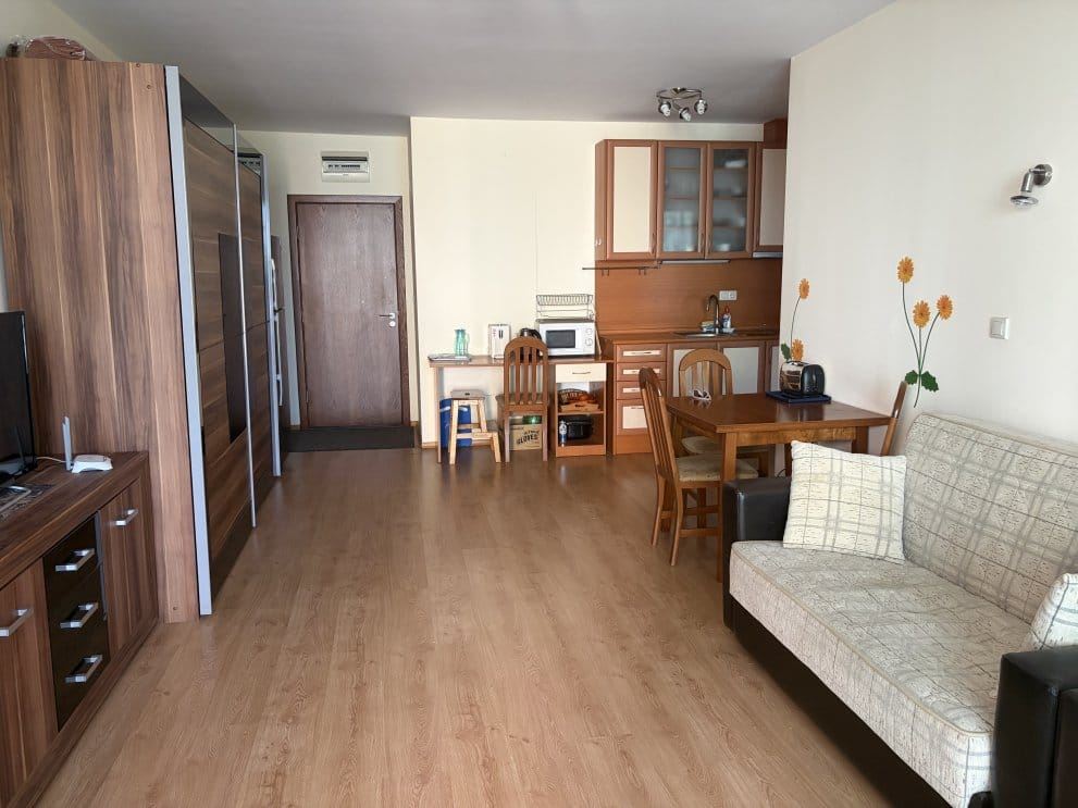 One-bedroom apartment in a modern complex with amenities in Ravda