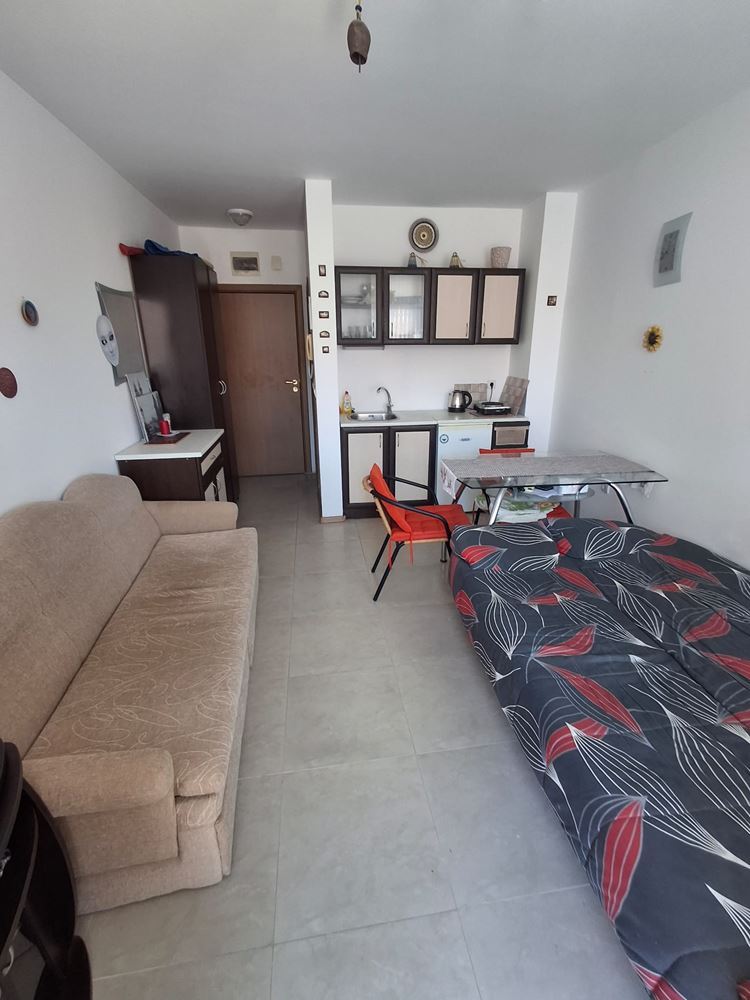Studio 50 meters from the sea in Ravda, no maintenance fee, in an area suitable for year-round living