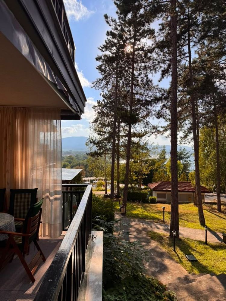 Three-room apartment with sea view surrounded by pine trees – luxury and tranquillity on the first line in Sozopol