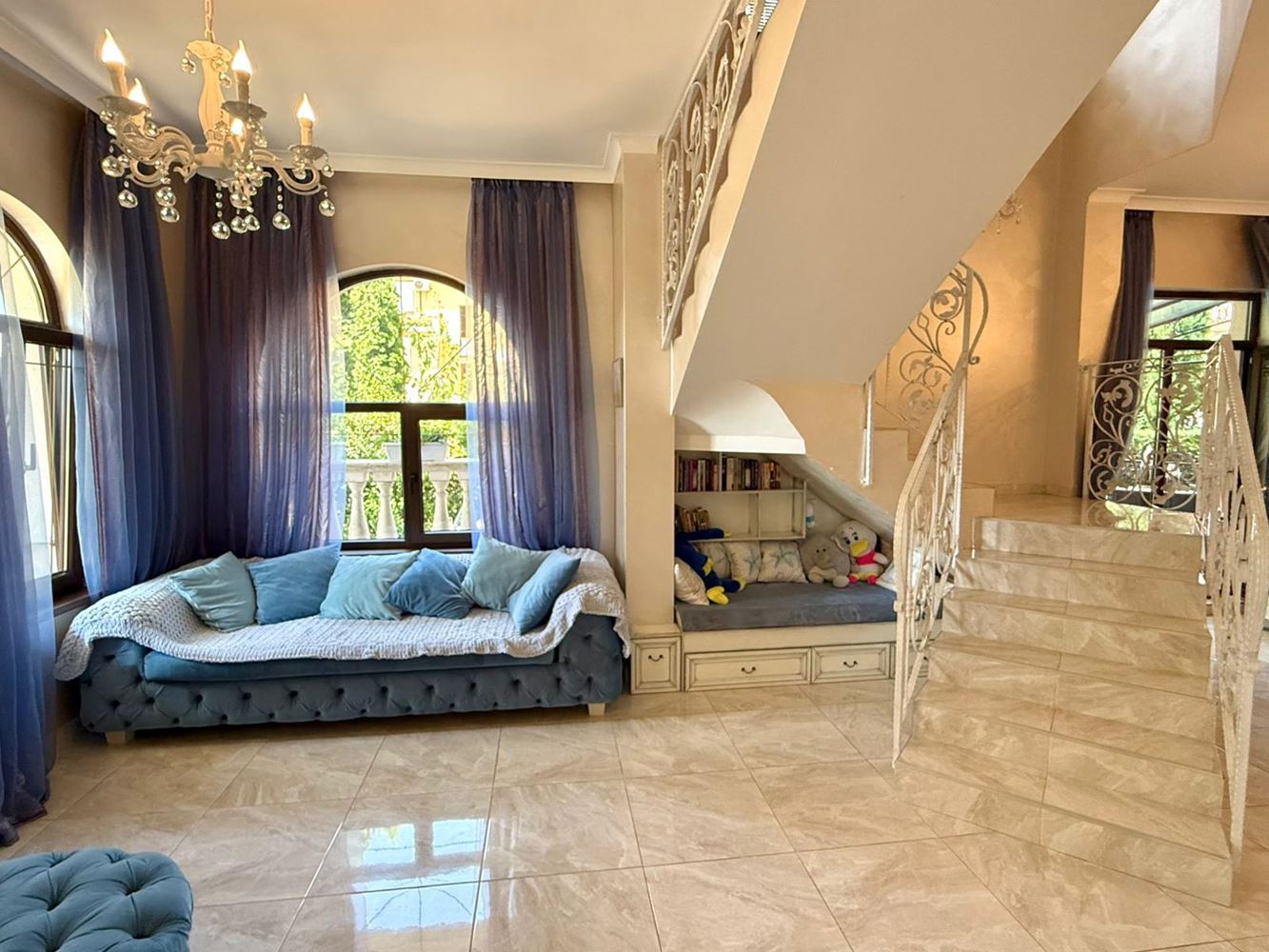 Luxury duplex apartment with spacious veranda and pool view in Sveti Vlas