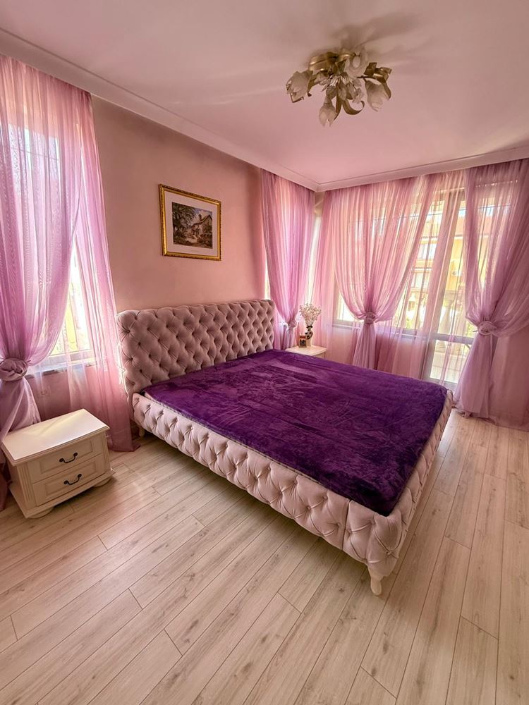 Luxury duplex apartment with spacious veranda and pool view in Sveti Vlas