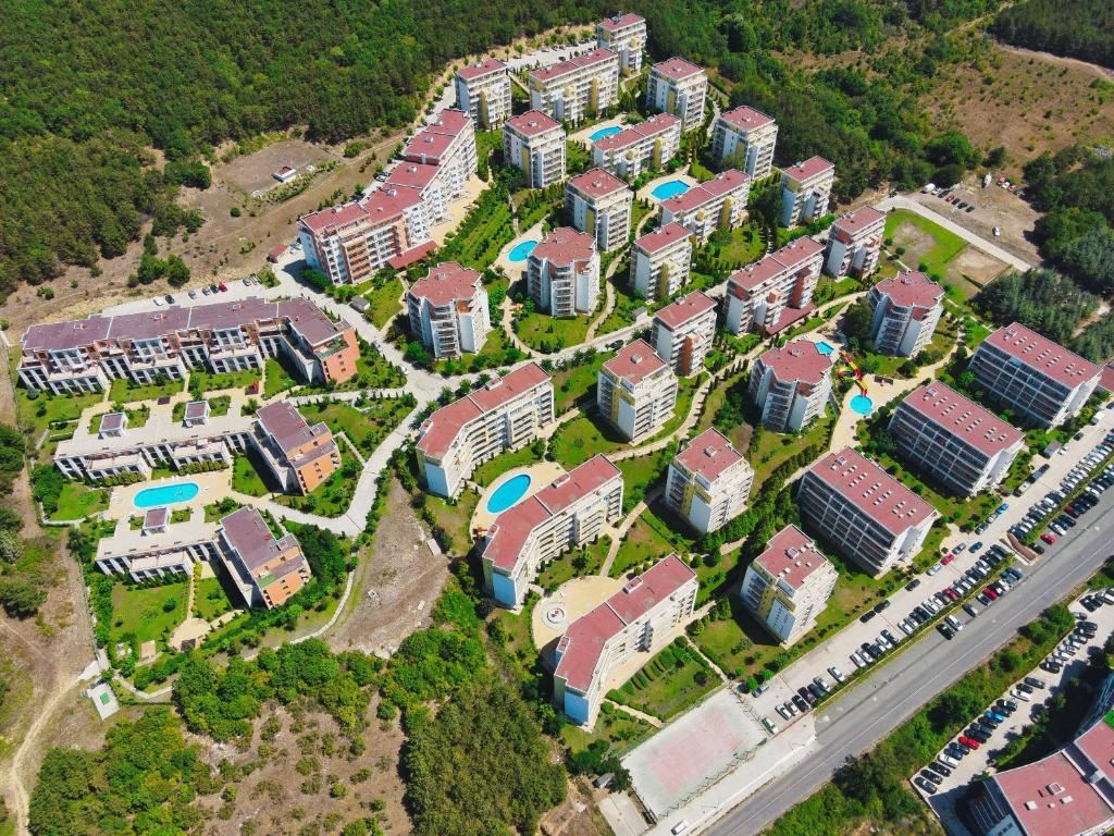 One-bedroom apartment in an elite complex in Sveti Vlas – impressive mountain views