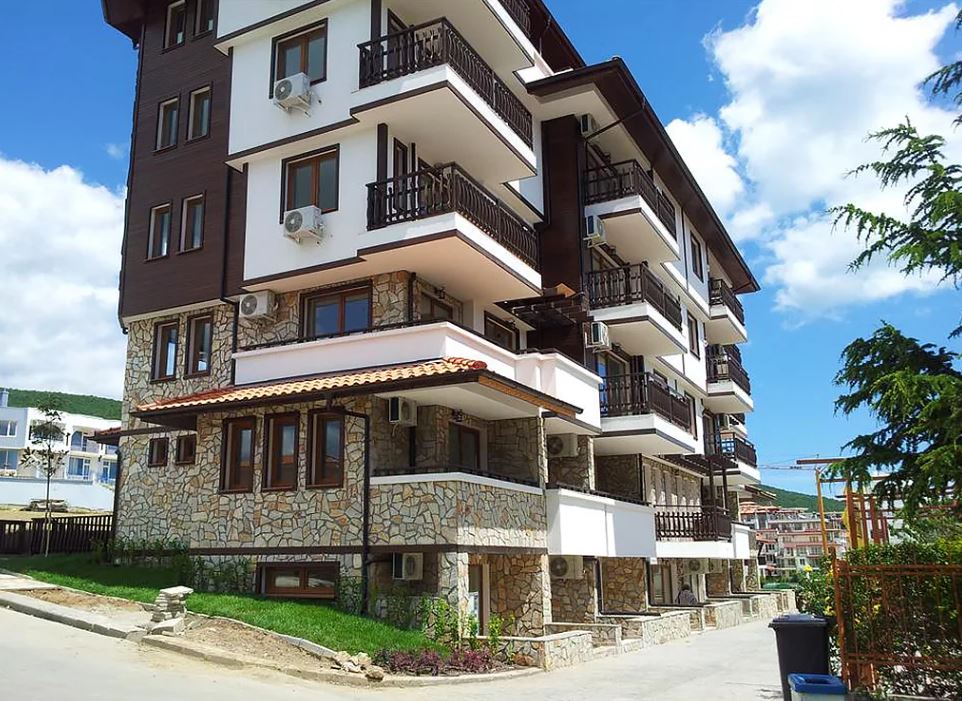 Spacious two-bedroom apartment in a boutique complex just meters from the sea in Sveti Vlas