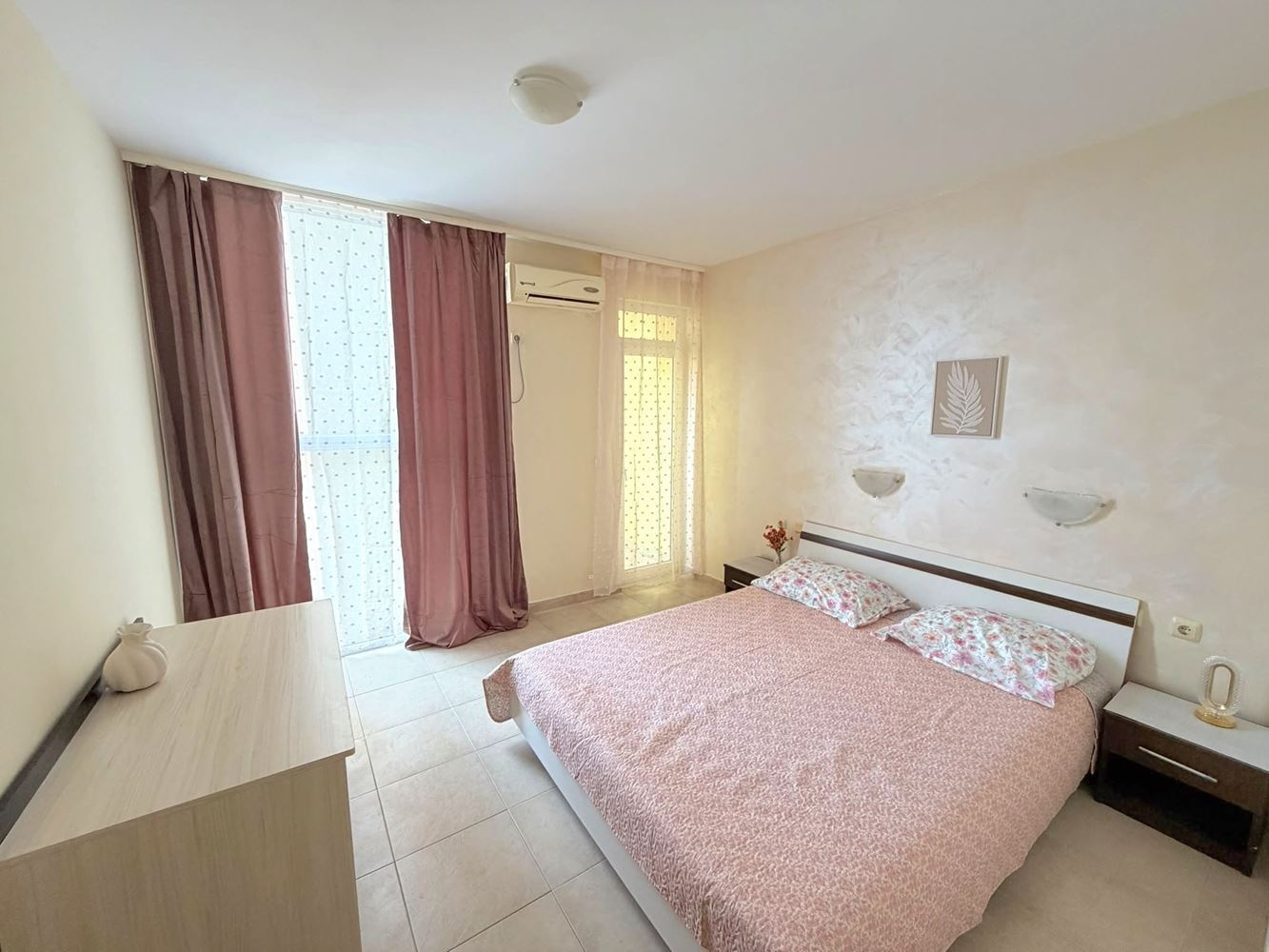 Three-room apartment in Sunny Beach with no maintenance fee – excellent location, attractive investment