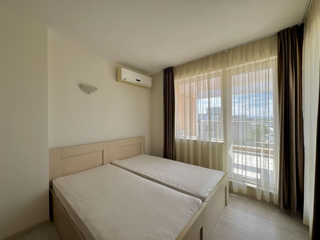 Spacious studio with a large panoramic terrace in Sunny Beach – excellent location and low maintenance fee